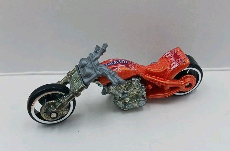 HOT WHEELS Blast Lane Motorcycle Red Flames Diecast Metalic Orange