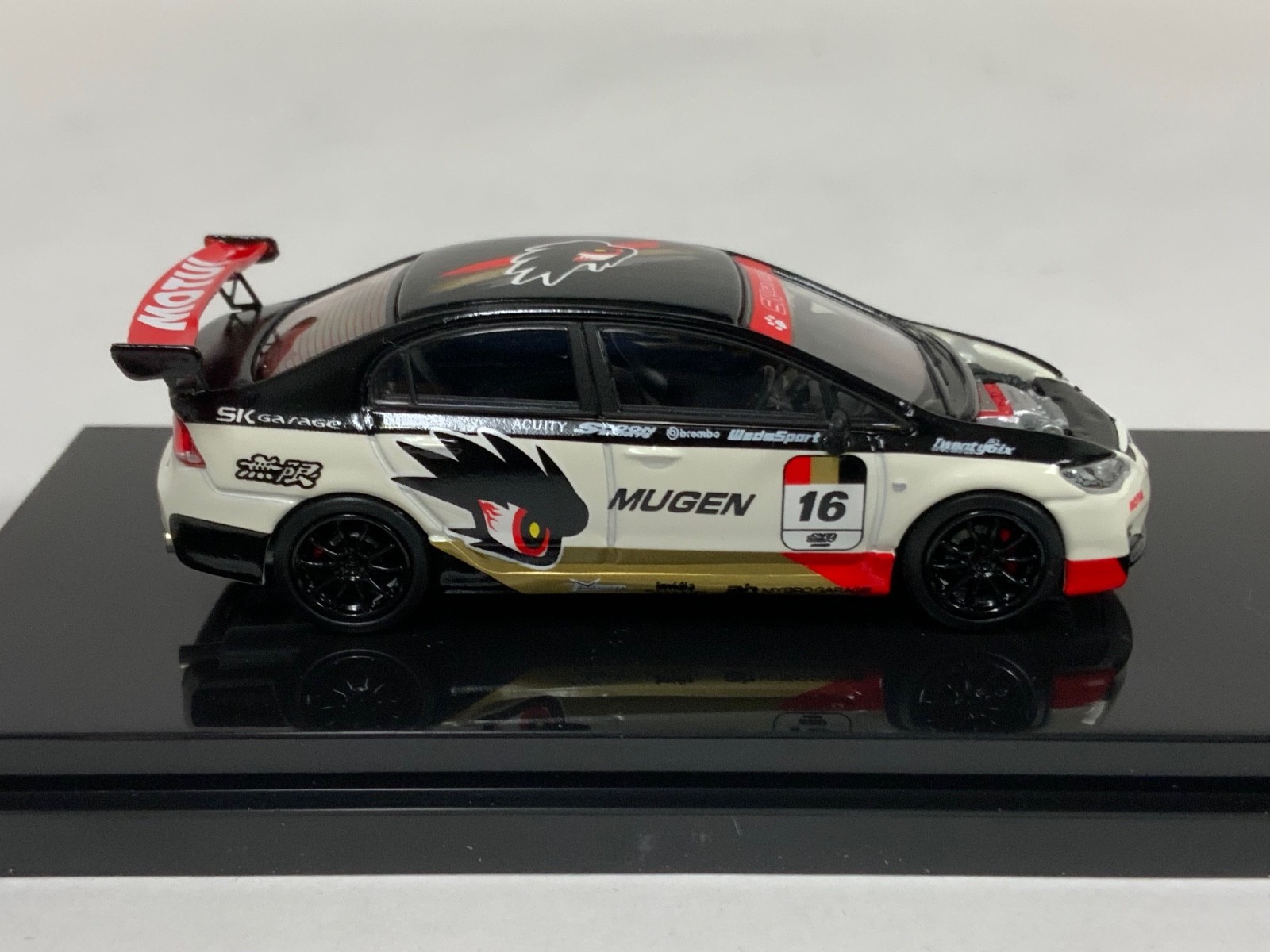 1/64 Motorhelix Honda Civic Type R ( FD2 ) with Engine Mugen Livery MIX2