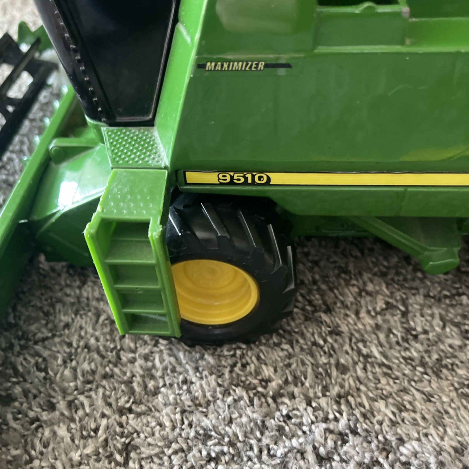 Vintage Metal ERTL John Deere 9510 Maximizer Combine With Bean Header. No Chute