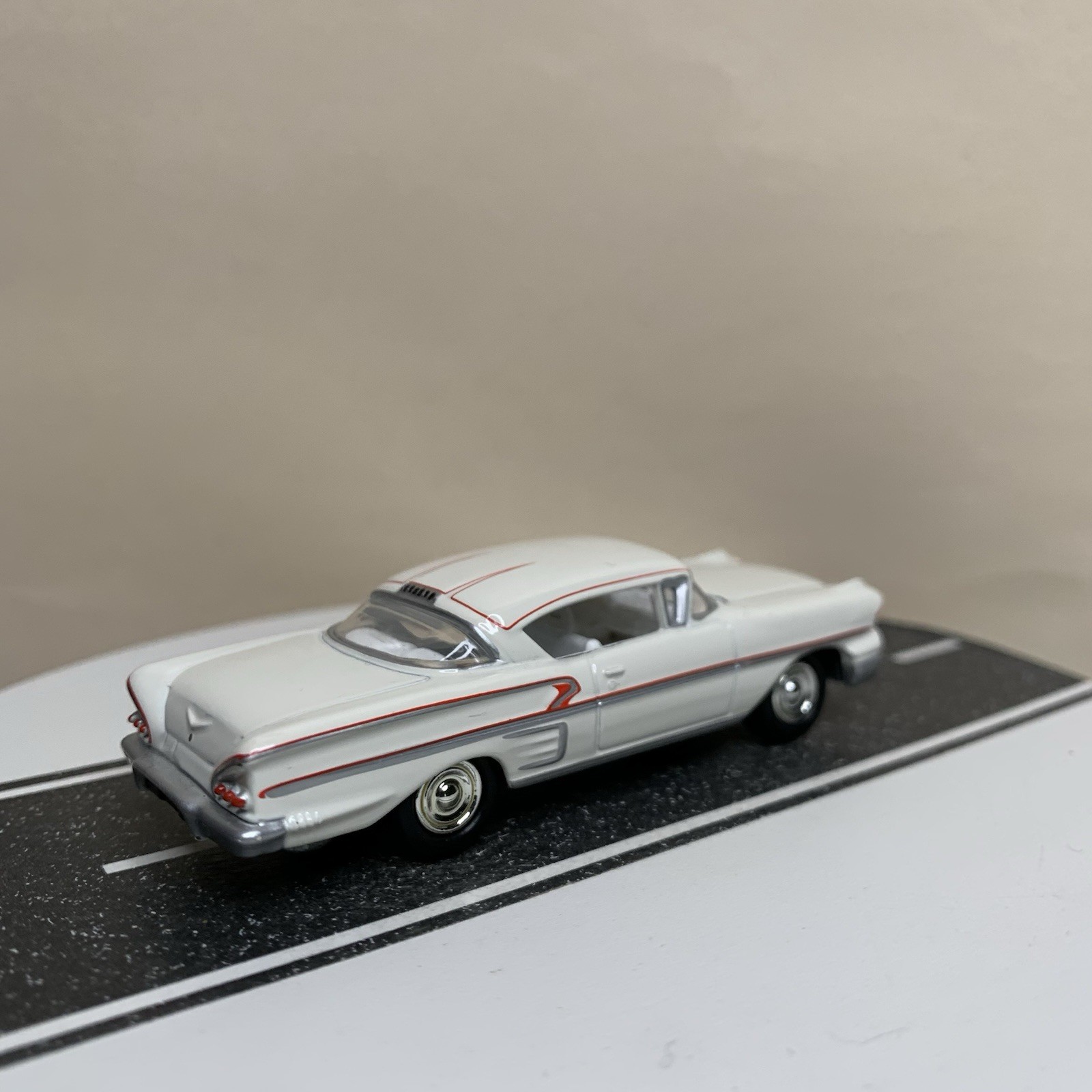 Johnny Lightning American Graffiti 1958 Chevy Impala 2-Door White Red 1:64 NM