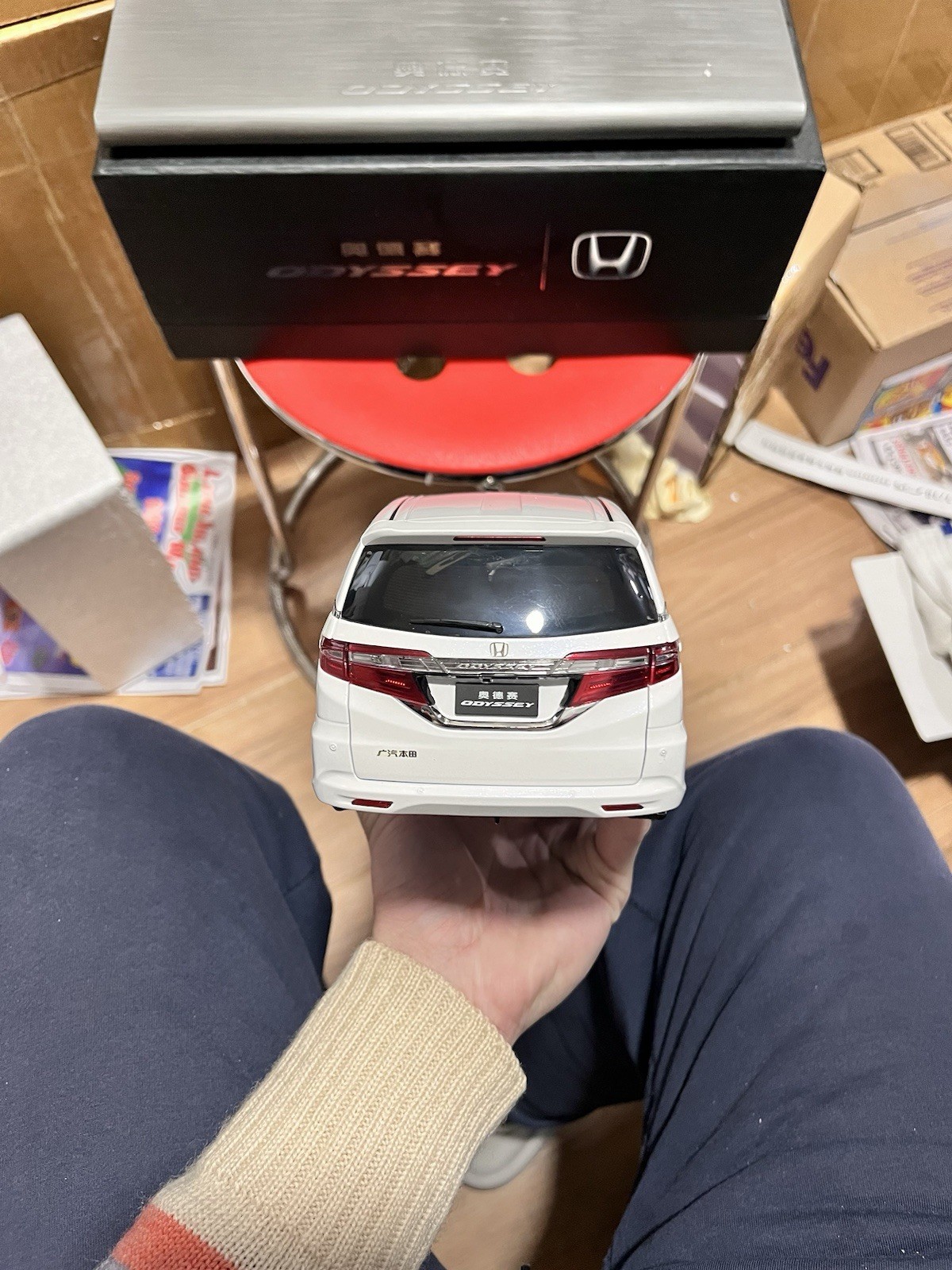 1:18 Scale 2015~2018 Honda Odyssey White Diamond Pearl Diecast Model With Base