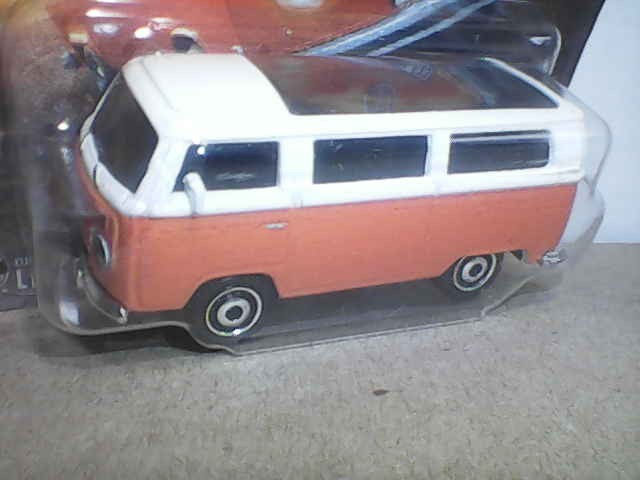 2026 Matchbox The Movie 10/12 “1973 Volkswagen T2B Bus” White/Orange, Short Card