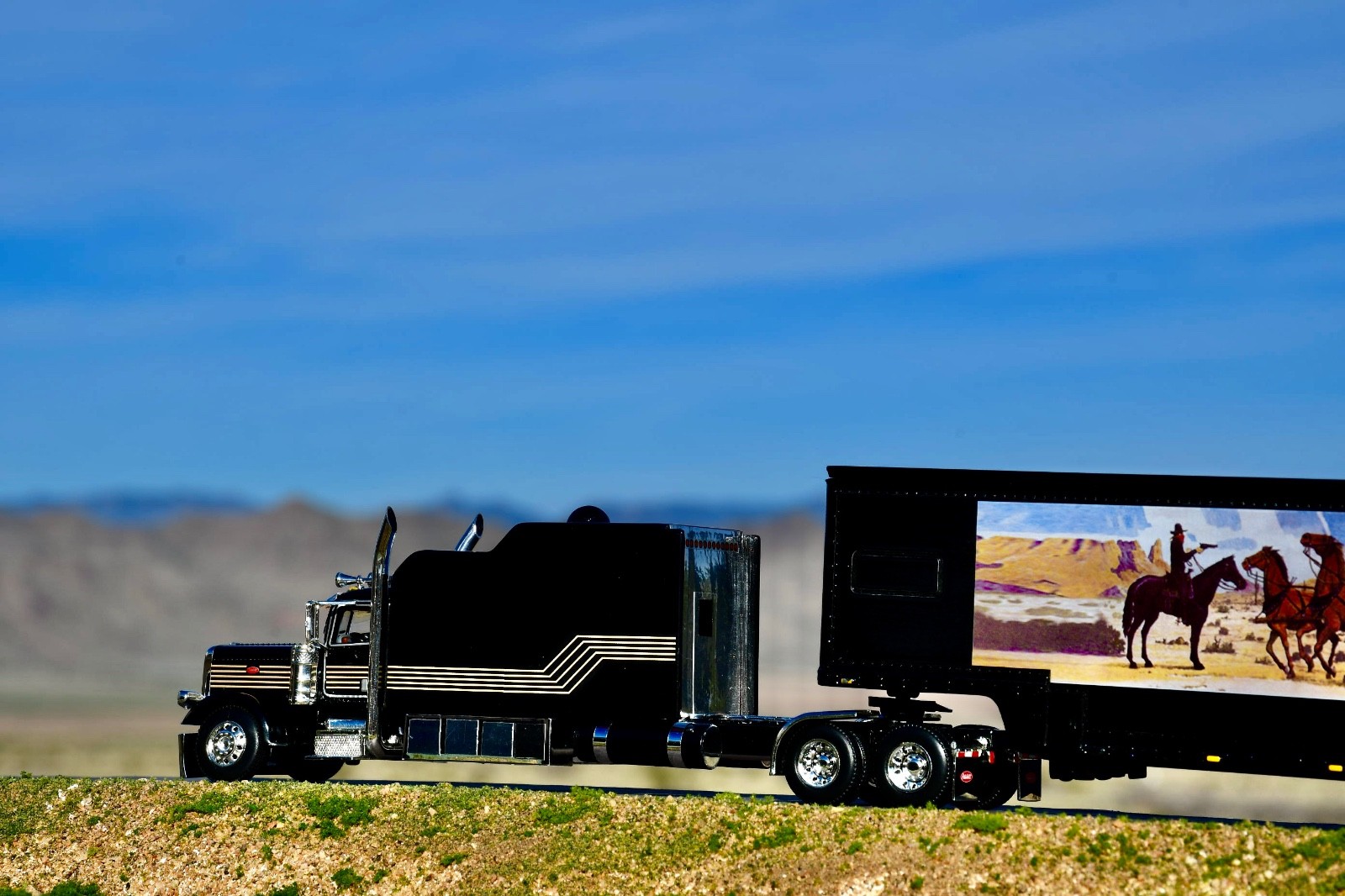 1/64 DCP Smokey and the Bandit Peterbilt 389 with standup custom built sleeper