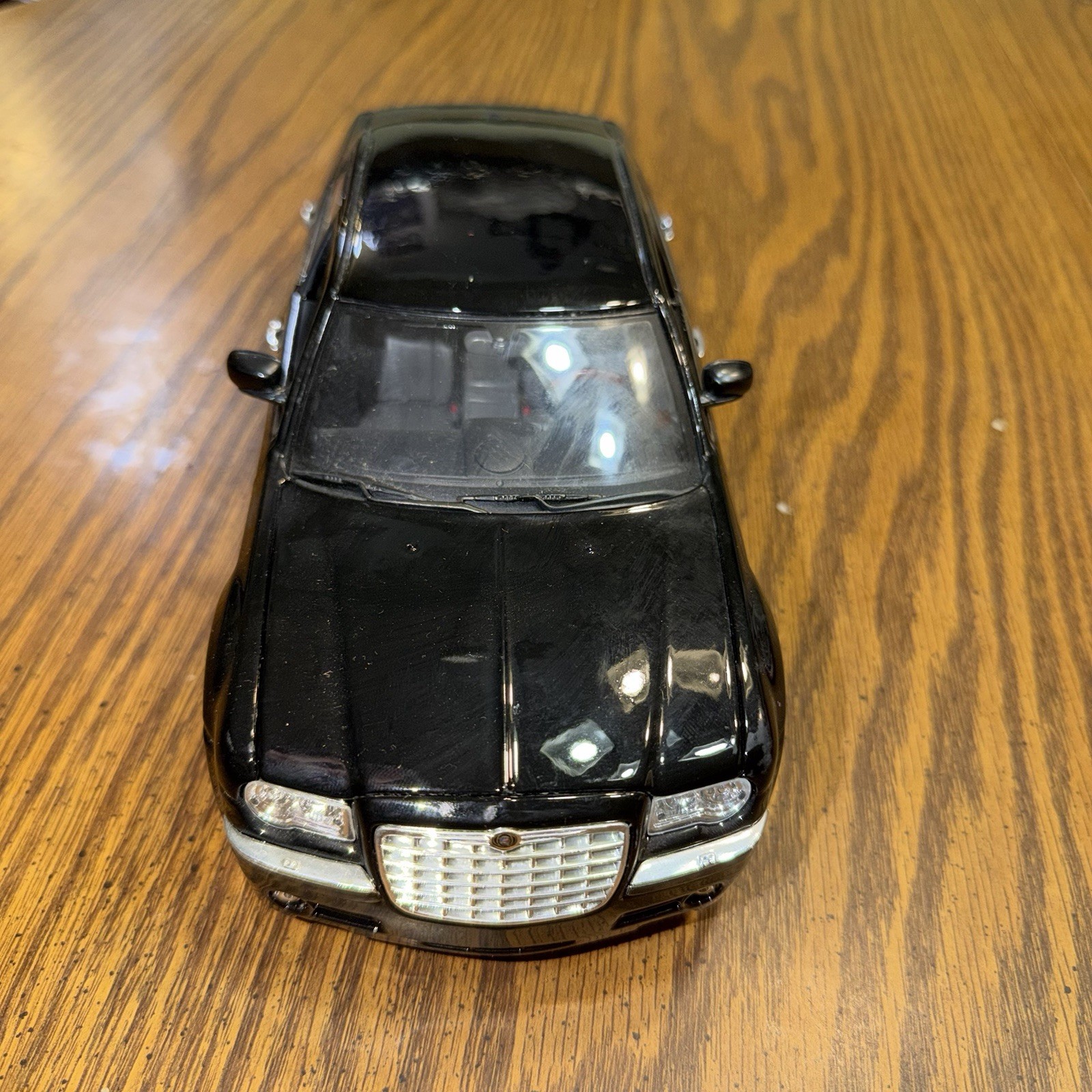 Maisto 2005 Chrysler 300C Hemi Black 1:18 Diecast Collectable Car