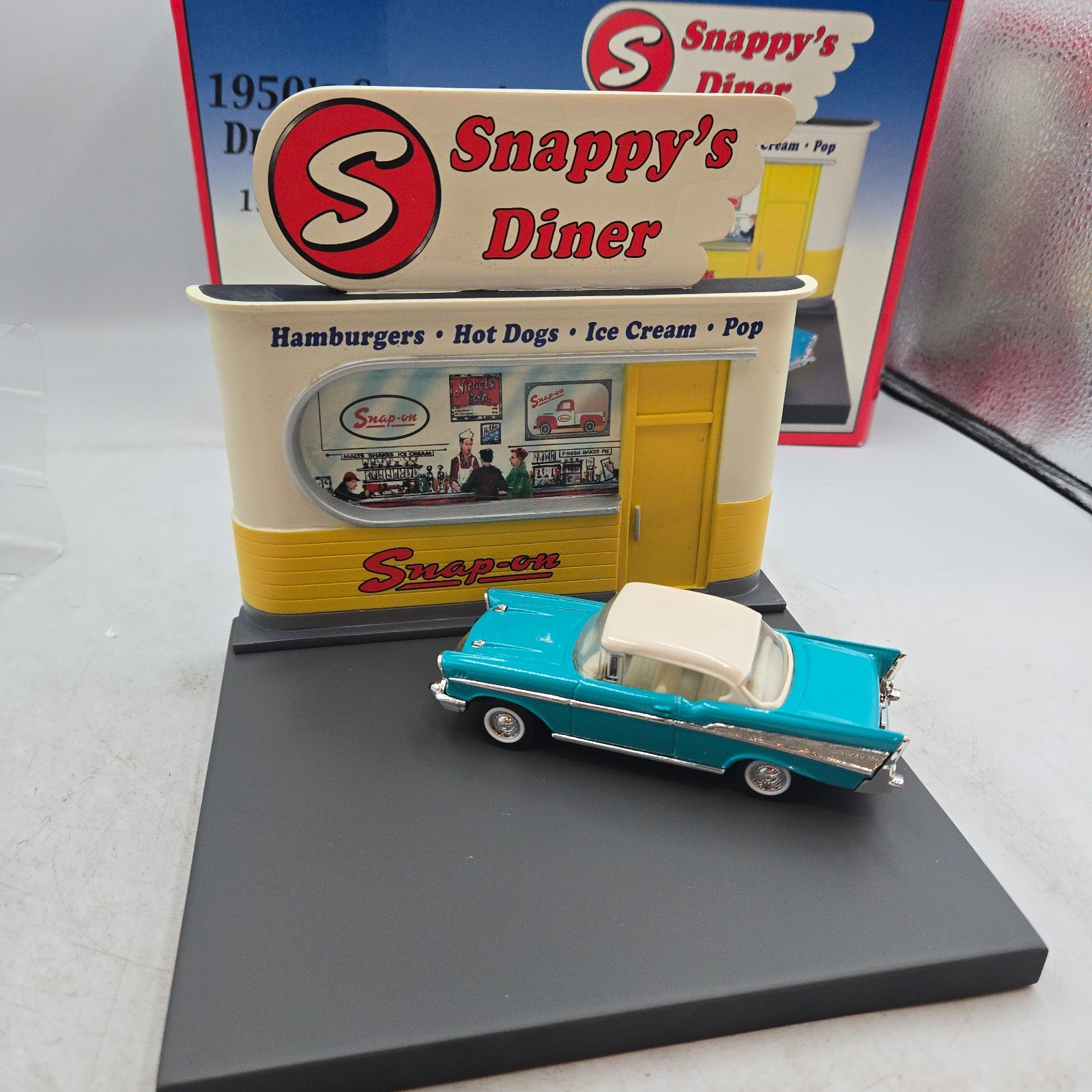 SNAP ON TOOLS RARE Snap-on 1950s Snappy’s Diner Diorama 1957 Chevy – READ DESC