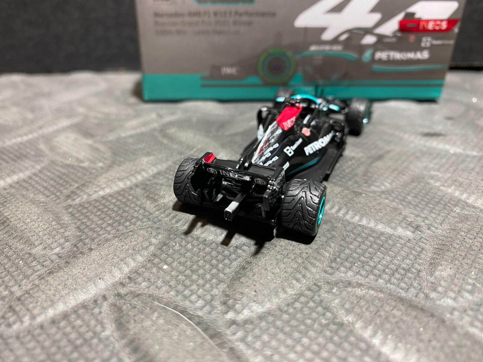 1/64 IXO TARMAC #44 MERCEDES-AMG F1 W12 RUSSIAN GP 21 WINNER LEWIS HAMILTON