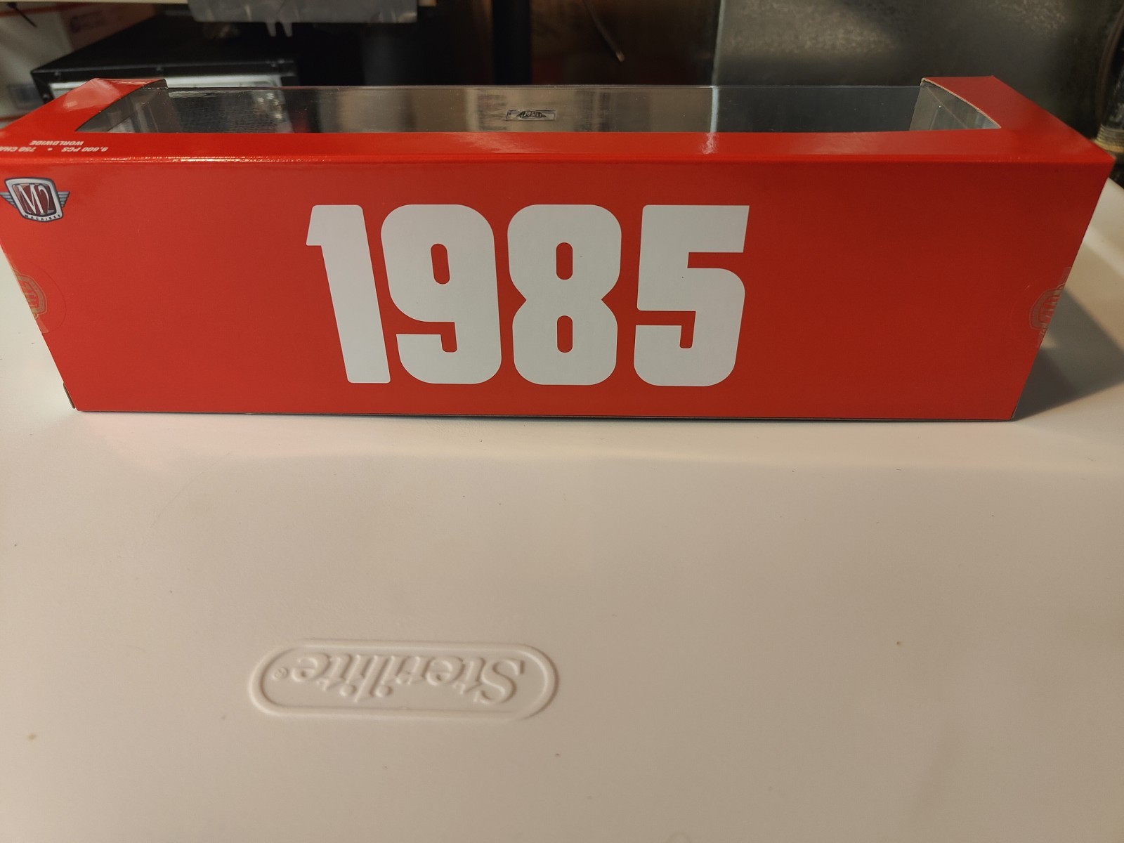 NEW M2 Machines Hauler Toyota 1985 Toyota Trucks – CHASE – IN HAND