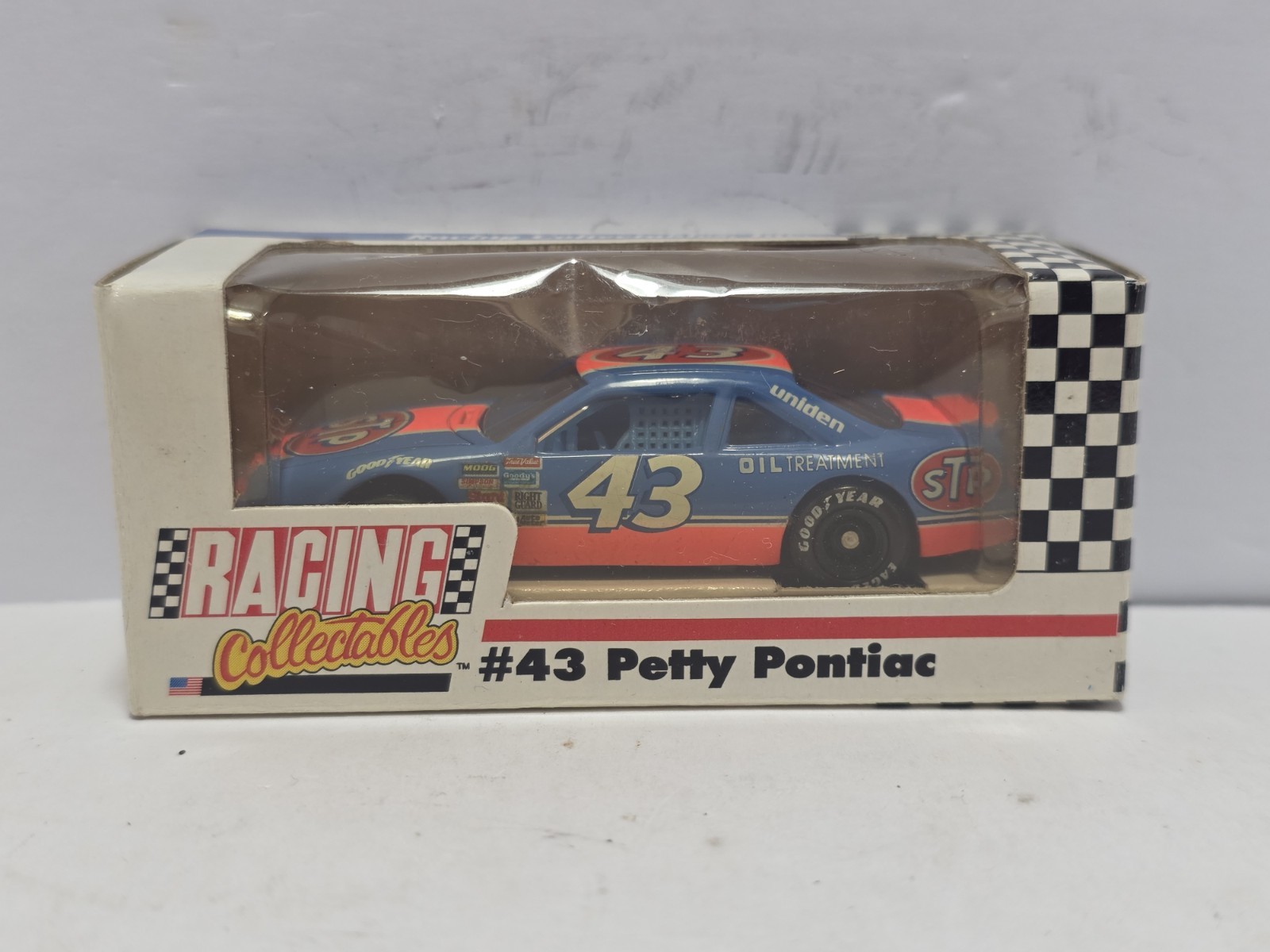 #43 Richard Petty 1991 STP Pontiac Grand Prix Racing Collectibles Revell 1/64