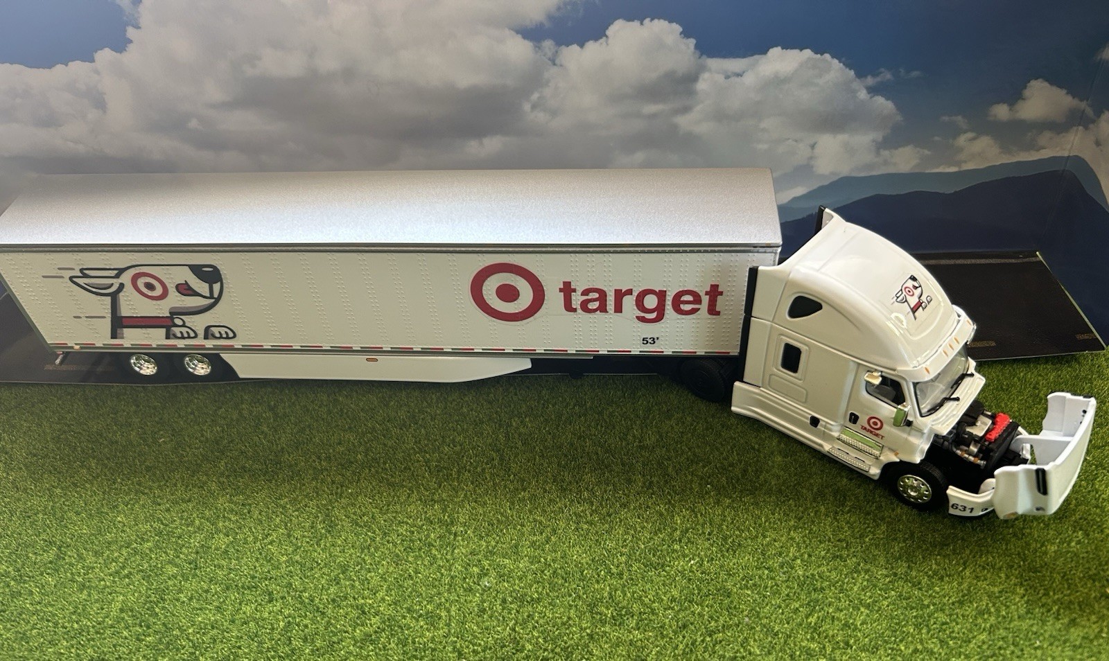 Dcp Freightliner Cascadia Gen5…Regional Target Delivery 1/64