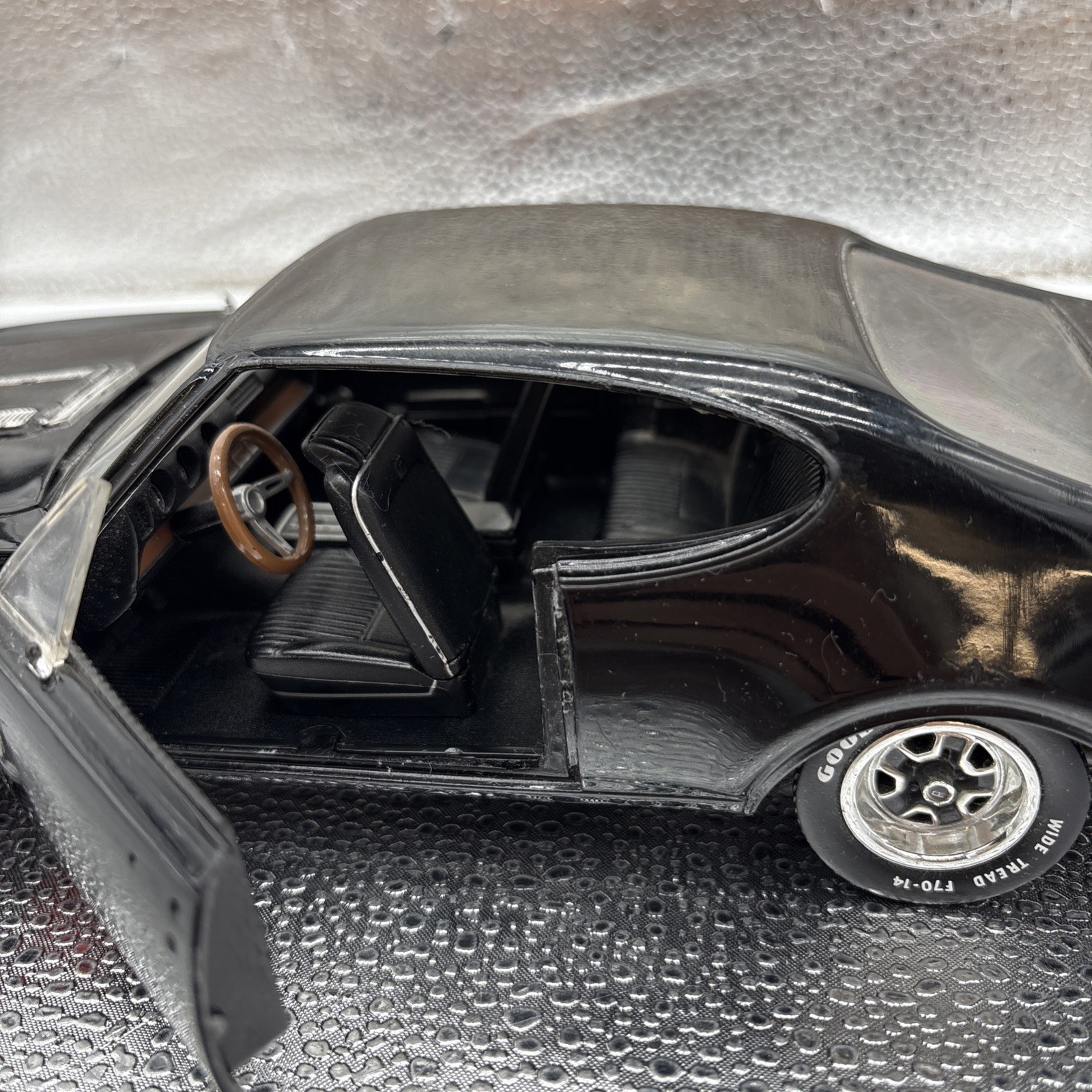 ERTL American Muscle 1968 Hurst Olds 442 W30 1:18 Scale Diecast Model Car Black