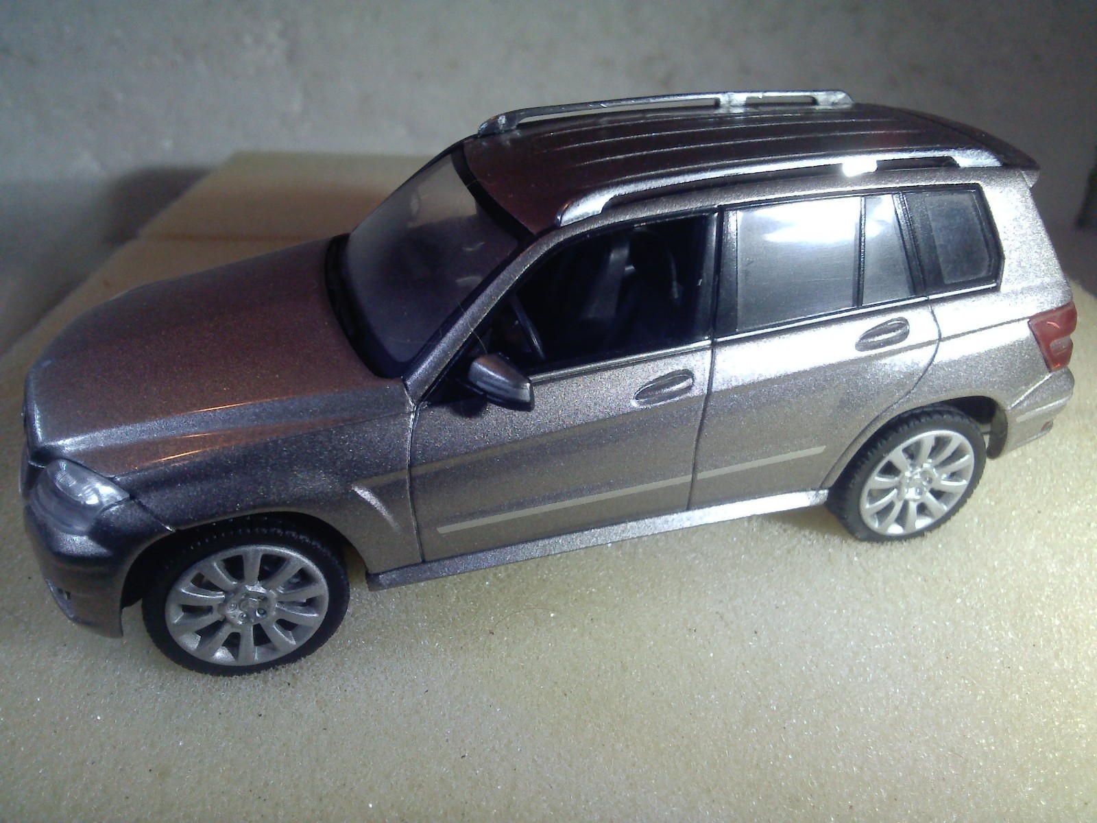 SCHUCO 1/43 Scale 2013-2015 MERCEDES BENZ GLK KLASSE SPORT UTILITY