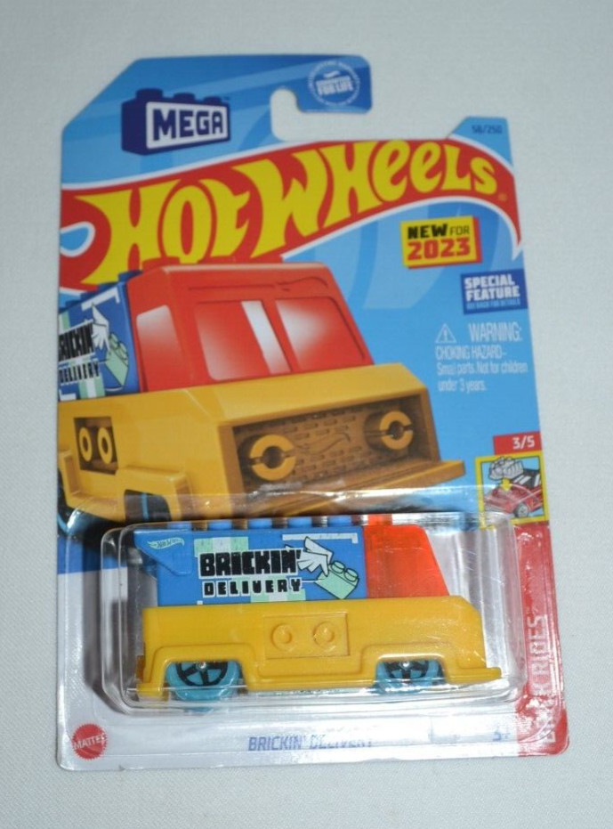 HOT WHEELS 2023 BRICK RIDES 3/5 – BRICKIN’ DELIVERY BLUE AND YELLOW