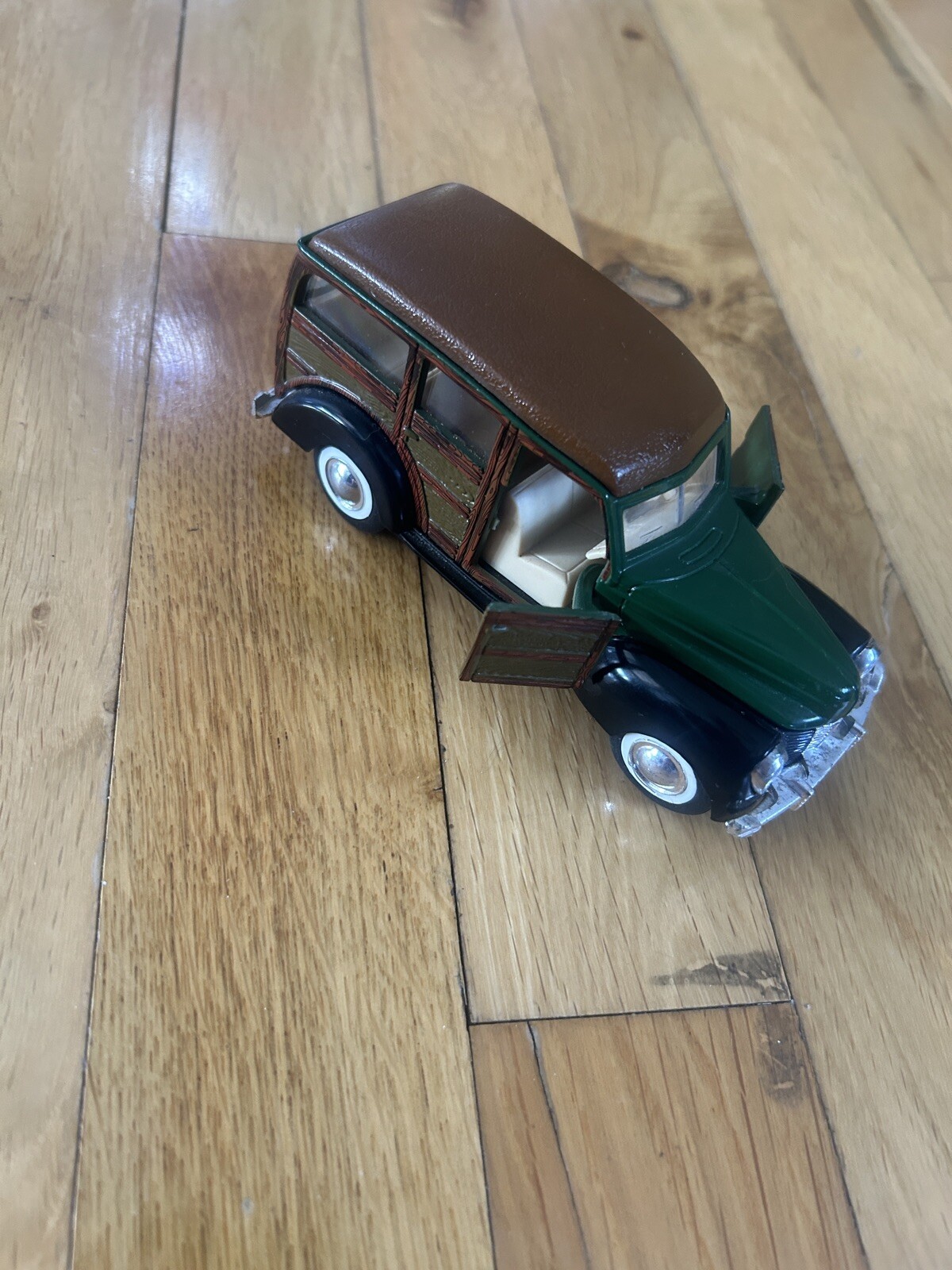 1940 Ford Woody Wagon SS5706 Diecast Toy Car in Miami