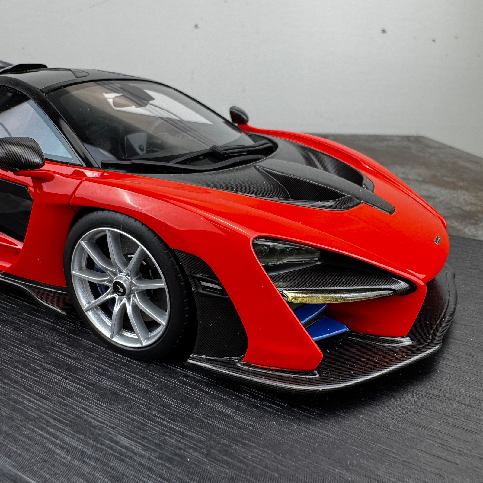TRUESCALE MINIATURES – McLAREN SENNA 1:18 Mira Orange – No. 180EMI5