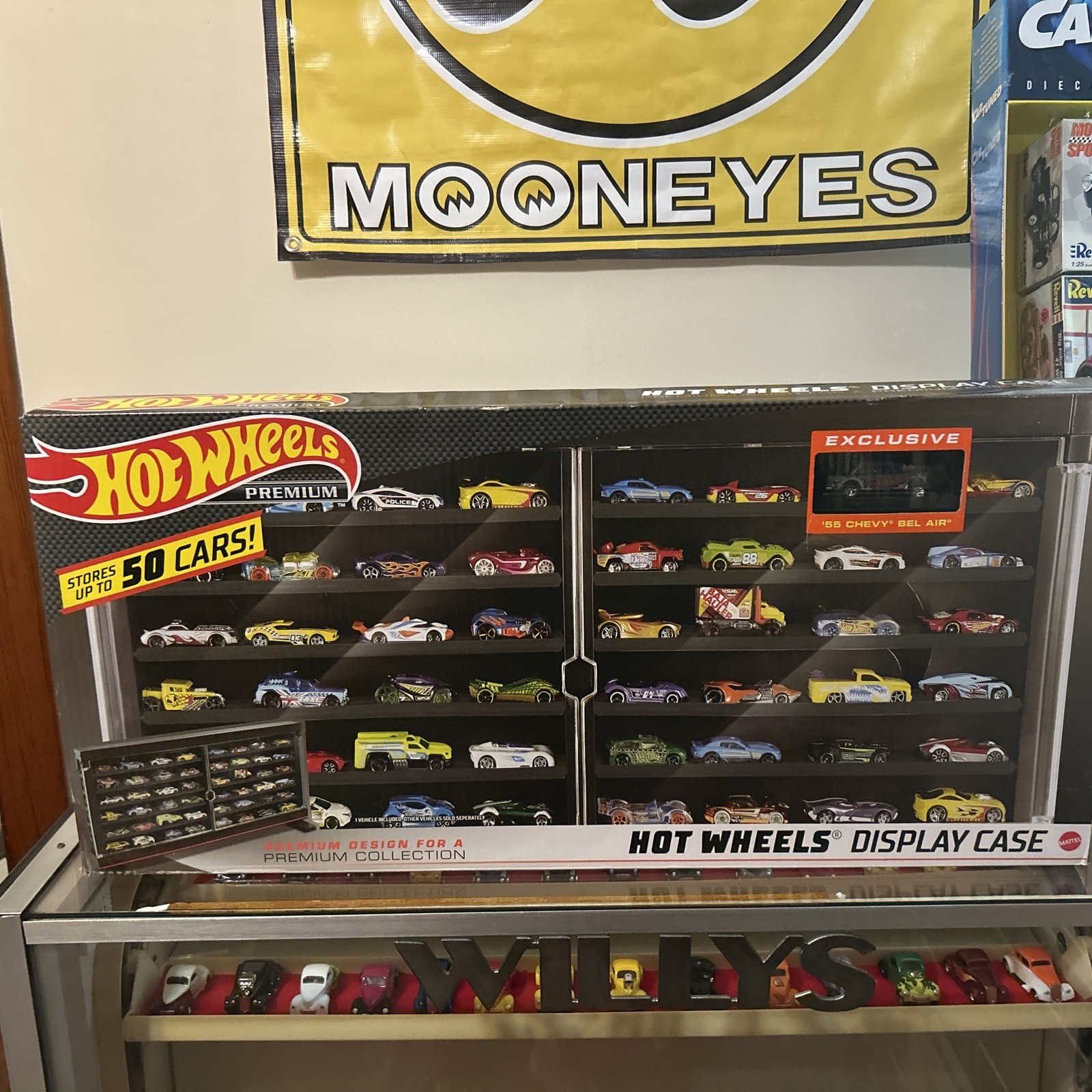 Hot Wheels Premium Display Case With Exclusive ‘55 Chevy Bel Air New Sealed