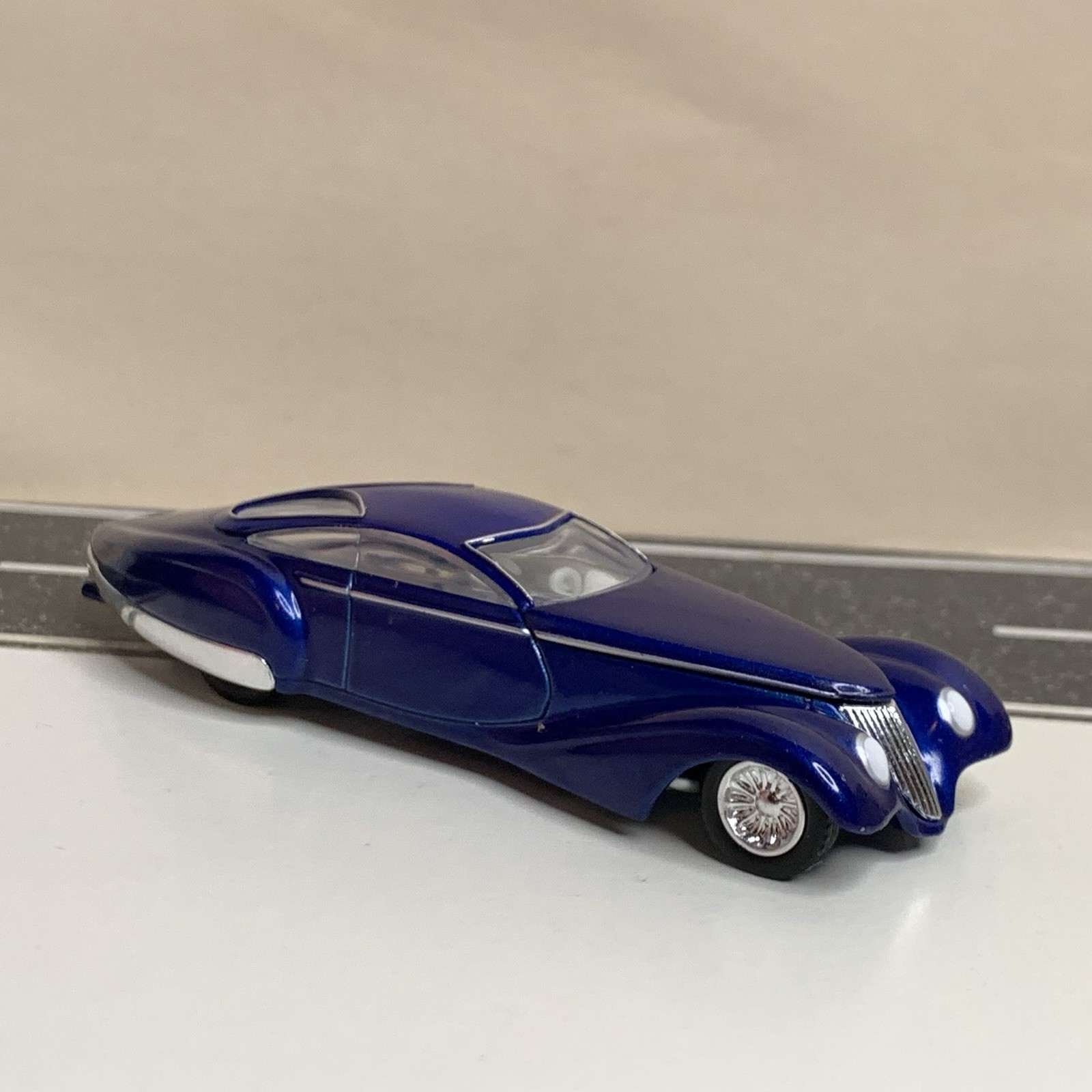 Hot Wheels Chip Foose Original Design Manhattan Hot Rod Custom Blue 1:64 NM