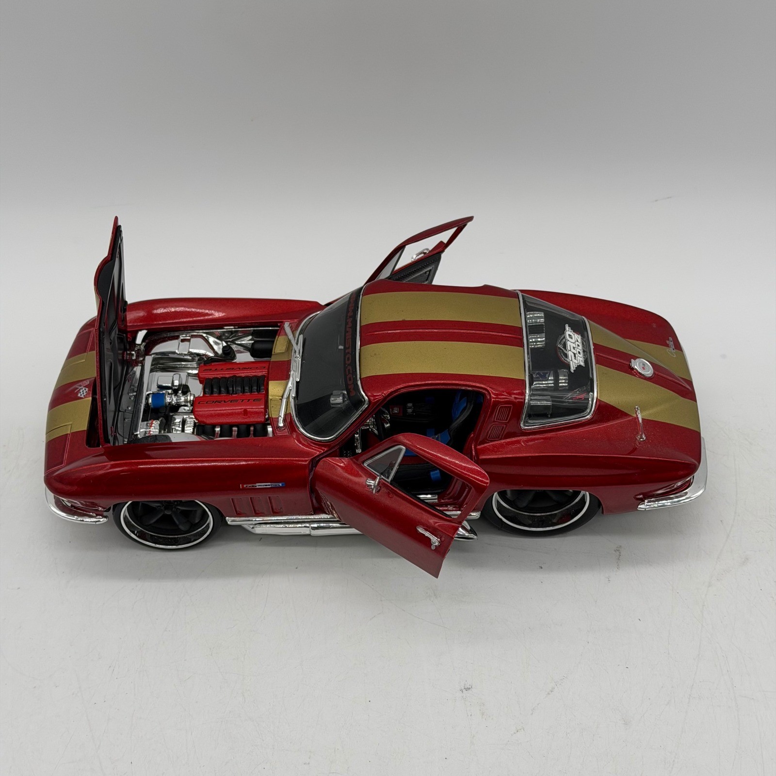 Maisto Pro Rodz 1965 Chevrolet Corvette 1/18 Red/Gold Racing Stripes Diecast Car