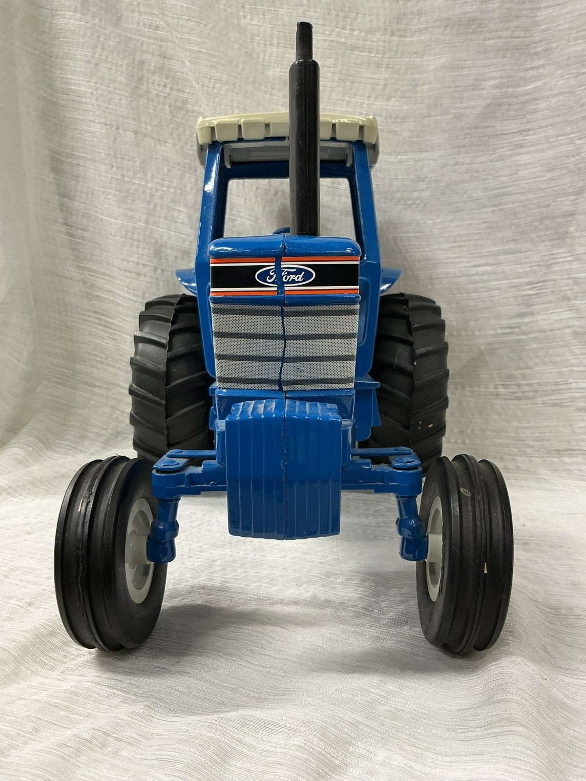 TW – 20 Ford Tractor & Wagon 1/16 Scale Made by Ertl 1989 Stock Free Shipping!