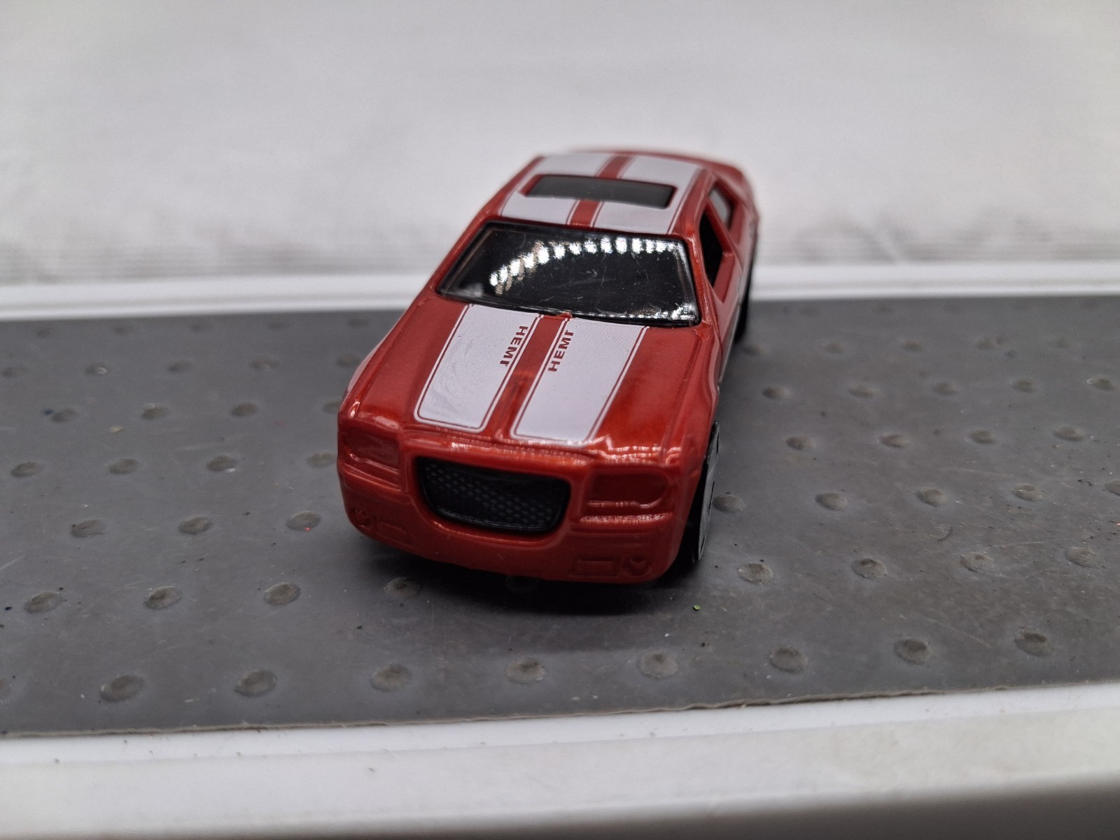 Hot Wheels 2009 Track Stars 2005 Chrysler 300C Hemi Red Die Cast