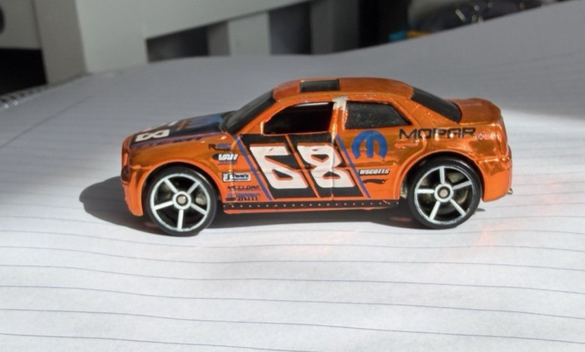Hot Wheels DCC 2005 Chrysler 300C Hemi #68 Orange Mopar 1/64 Malaysia
