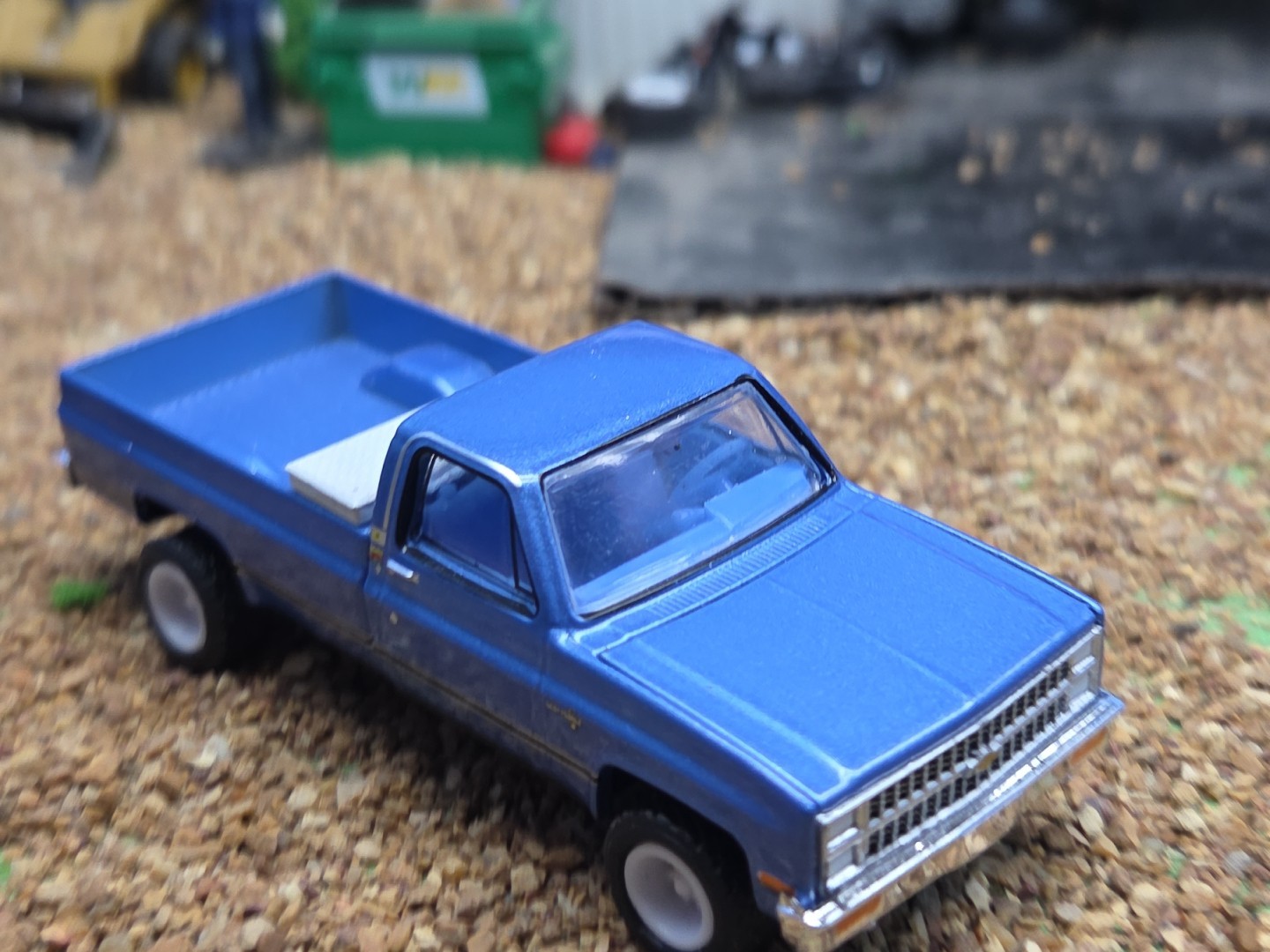 CUSTOM BUILT LIFTED 1:64 CHEVEROLET 1986 HIGH SIERA SQUARE BODY CHEVY 4×4 mud