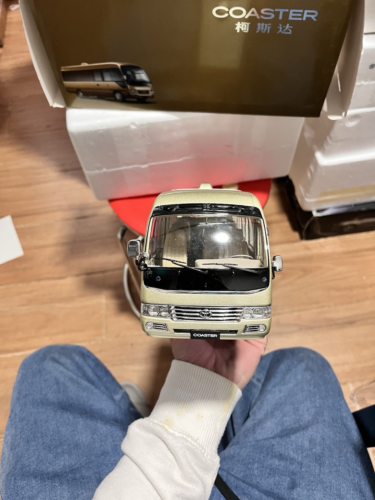 1:24 Scale Toyota Coaster Liesse Passenger Minibus Diecast Model Car