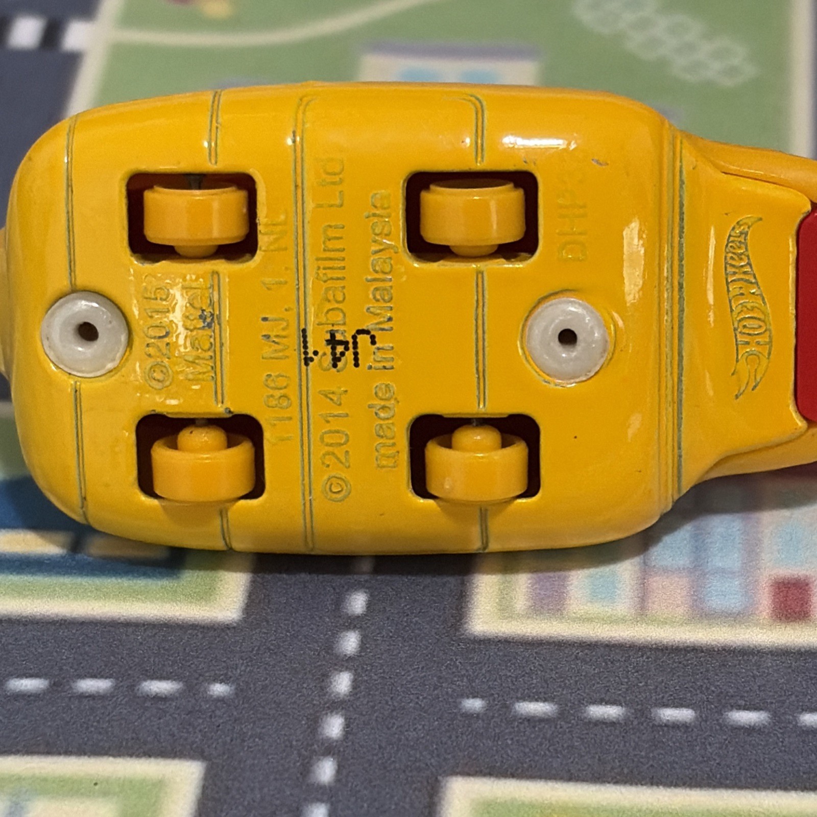 Hot Wheels Beatles Yellow Submarine Die-Cast Car 2015 Mattel #DHJ33 EUC