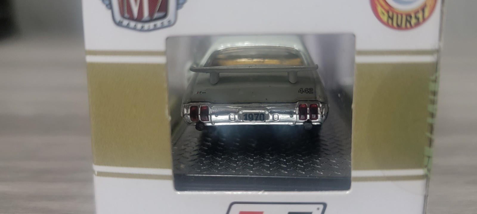 M2 Machines Hurst 1970 Oldsmobile Cutlass 442 W-30 WMTS12
