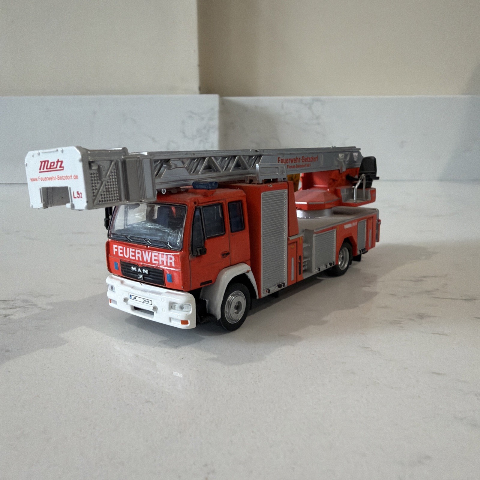Atlas 1/72 Metz DLK 23-12 MAN LE 15.280 Fire Engine Diecast Limited Edition