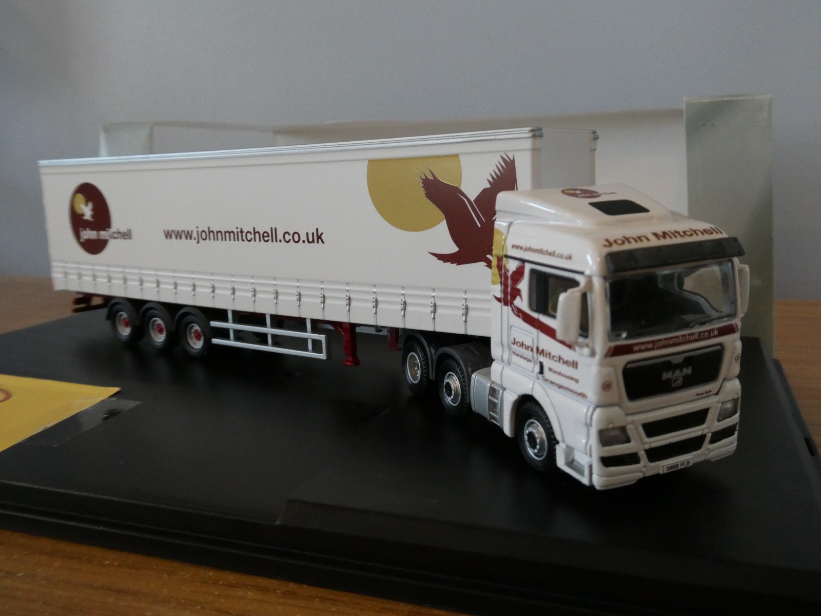 OXFORD JOHN MITCHELL MAN TGA XLX CURTAINSIDE TRUCK MODEL MAN04CS 1:76