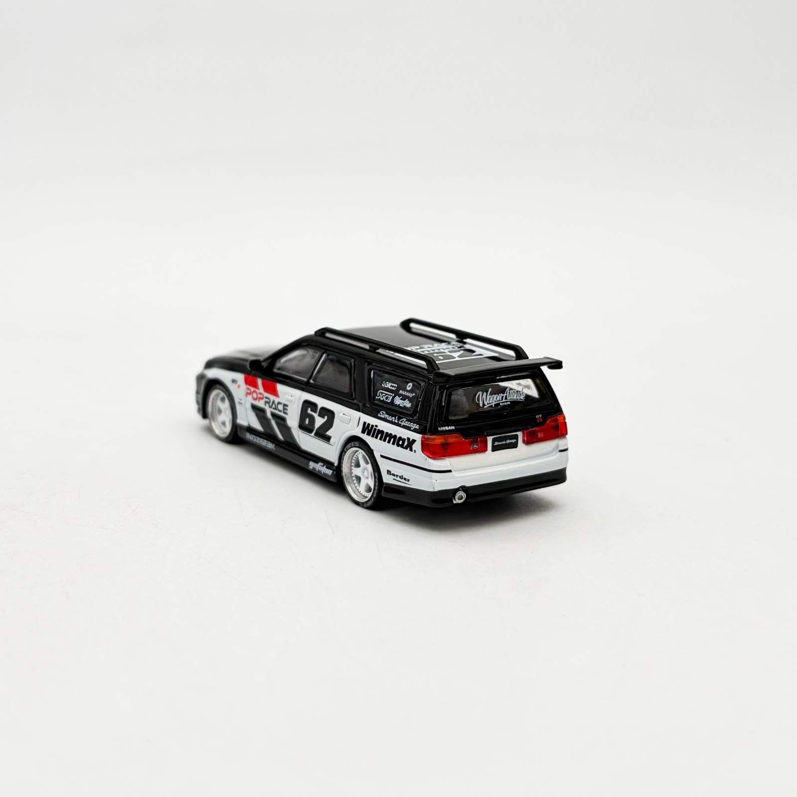 Pop Race 1:64 Nissan Stagea R34 Black #211