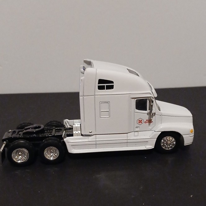 White/Black Diecast Semi Truck Tractor Unit Truck Vehicle Model 21267