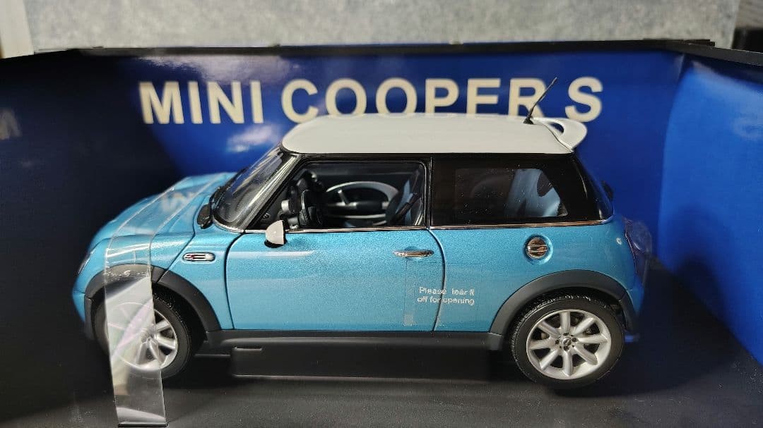 AUTOart 1:18 scale Mini Cooper Blue Diecast Model Car