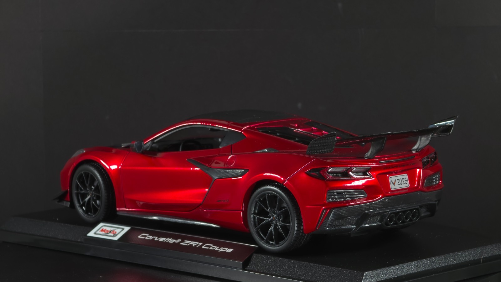 Corvette ZR1 Coupe 1:18 Maisto Exclusive Style Special Edition – Red