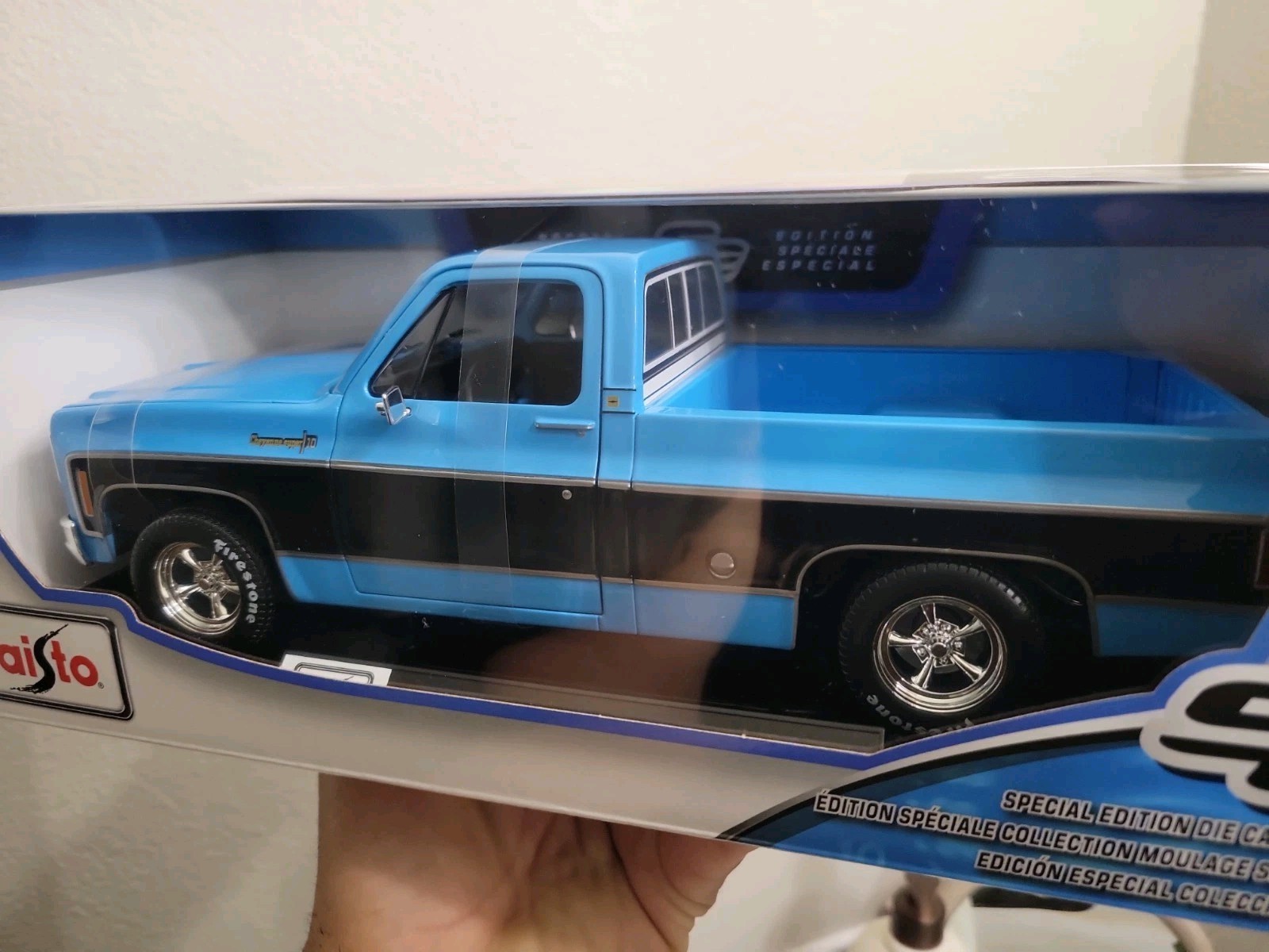Maisto 1:18 1974 Chevrolet C10 Cheyenne Super Pickup Truck Blue Black Stripe New
