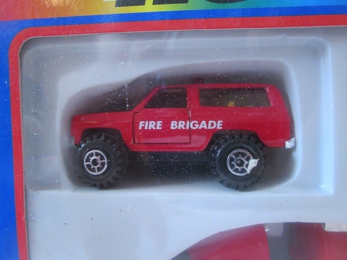 Yat Ming – Die-Cast Metal and Plastic Set – Airport Fire Brigade – NOS