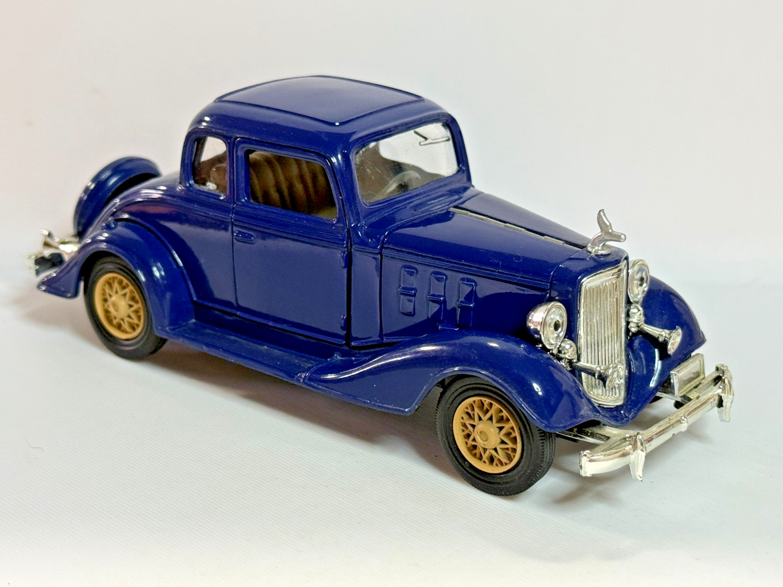 1933 Chevrolet Eagle Two Passenger Five Window Coupe Diecast Car Blue 1:32
