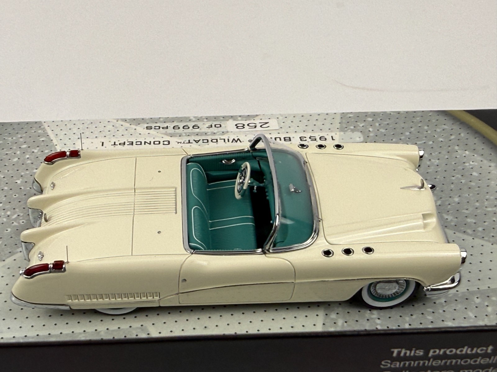 Minichamps 437141330 1/43 1953 Buick Wildcat I Concept Resin Model Car 258/999