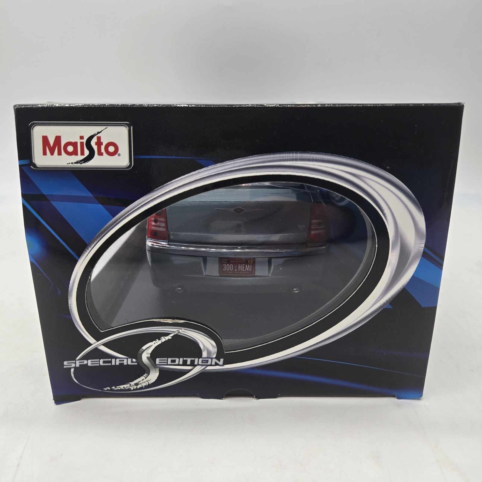 Maisto 1/18 Scale 2005 Chrysler 300C Hemi Special Edition – Metallic Silver/Gray
