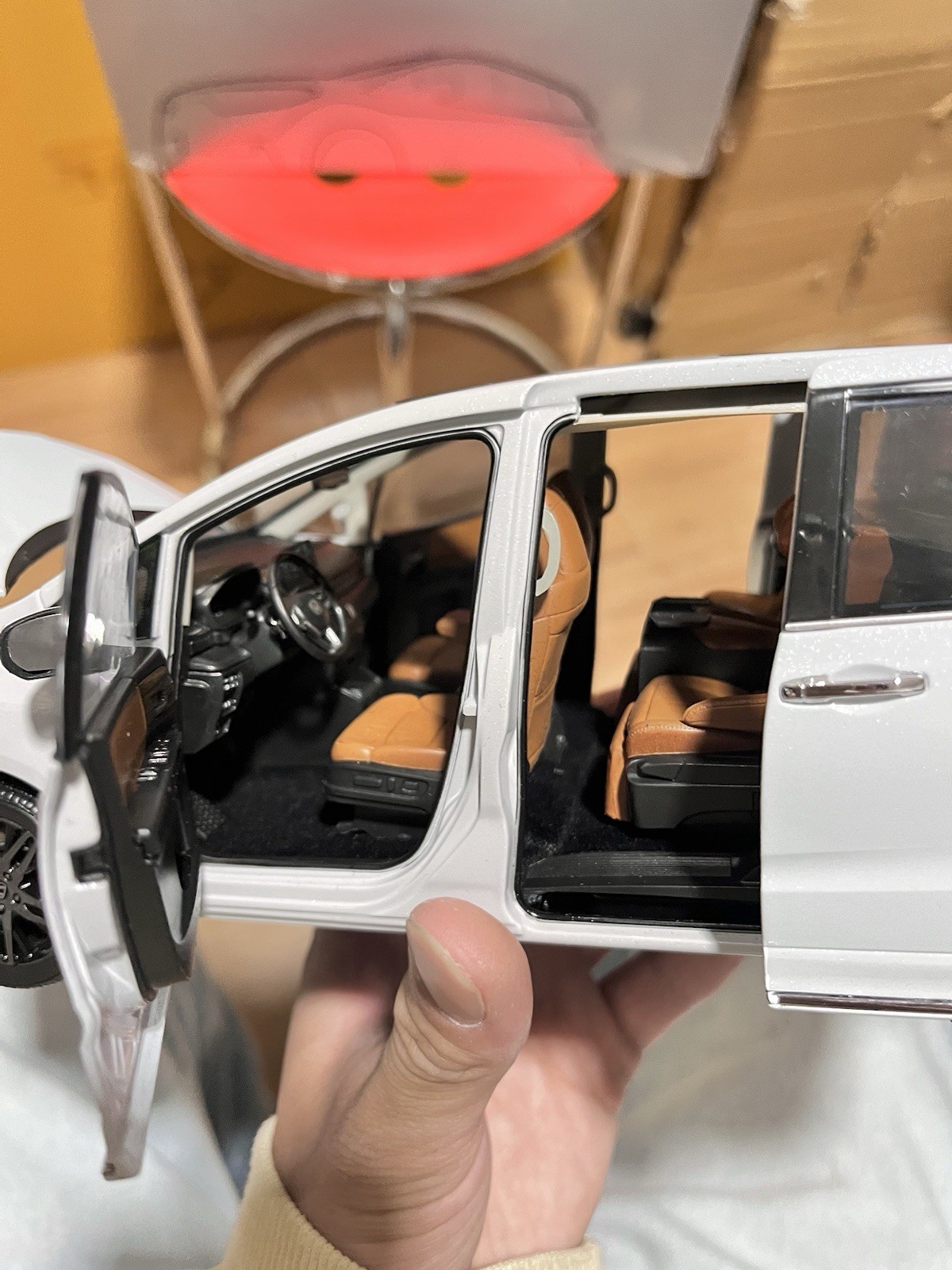 1:18 Scale Honda Odyssey Absolute Black Edition White Diecast Model With Base