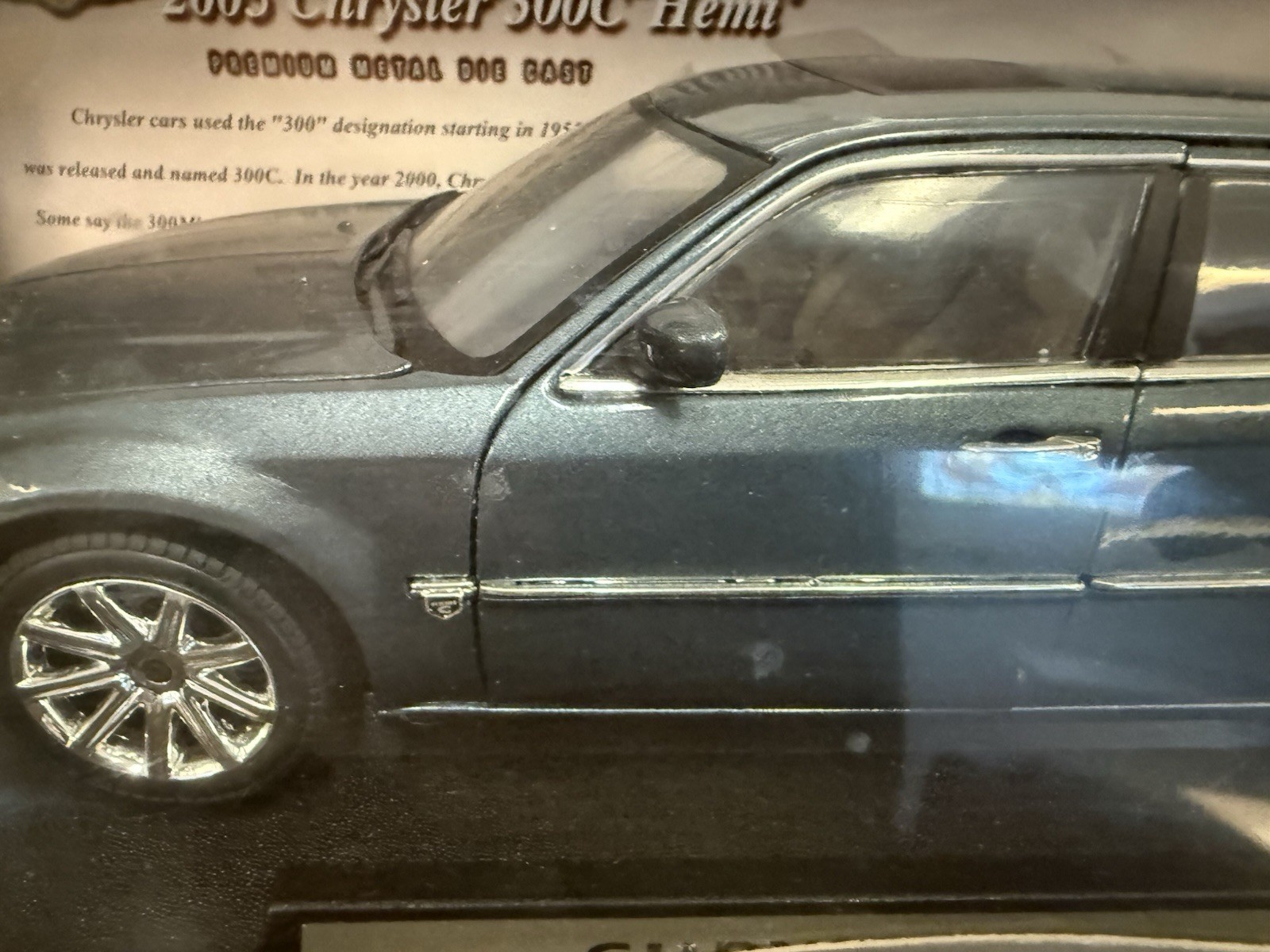 1/18 American Graffiti 2005 Chrysler 300C Hemi Gray