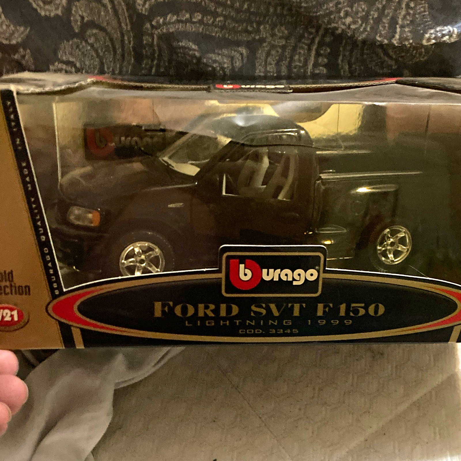 Bburago Gold Collection 1:21 1999 Ford SVT F150 Lightning Black Diecast Box