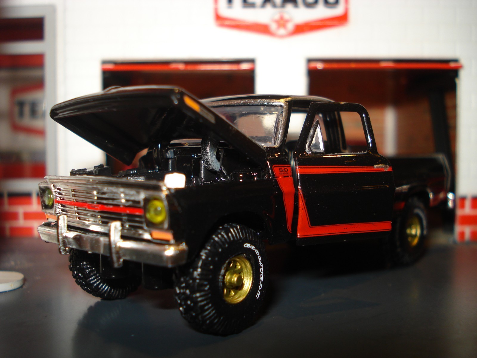 1969 FORD F-250 RANGER 4X4 LONG BOX PICKUP CUSTOM LIMITED EDITION 1/64 M2
