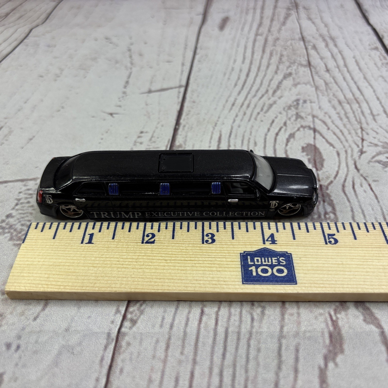 Trump Executive Diecast Collection Chrysler 300C Hemi Limo By Maisto 1/64 Scale