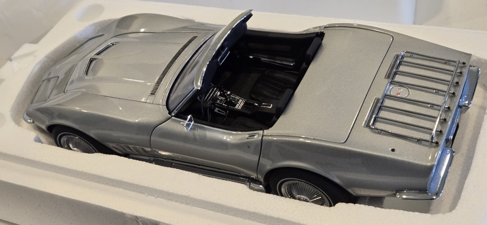 **READ** RARE 1/18 Autoart 1969 Chevrolet Corvette Cortez Silver Diecast