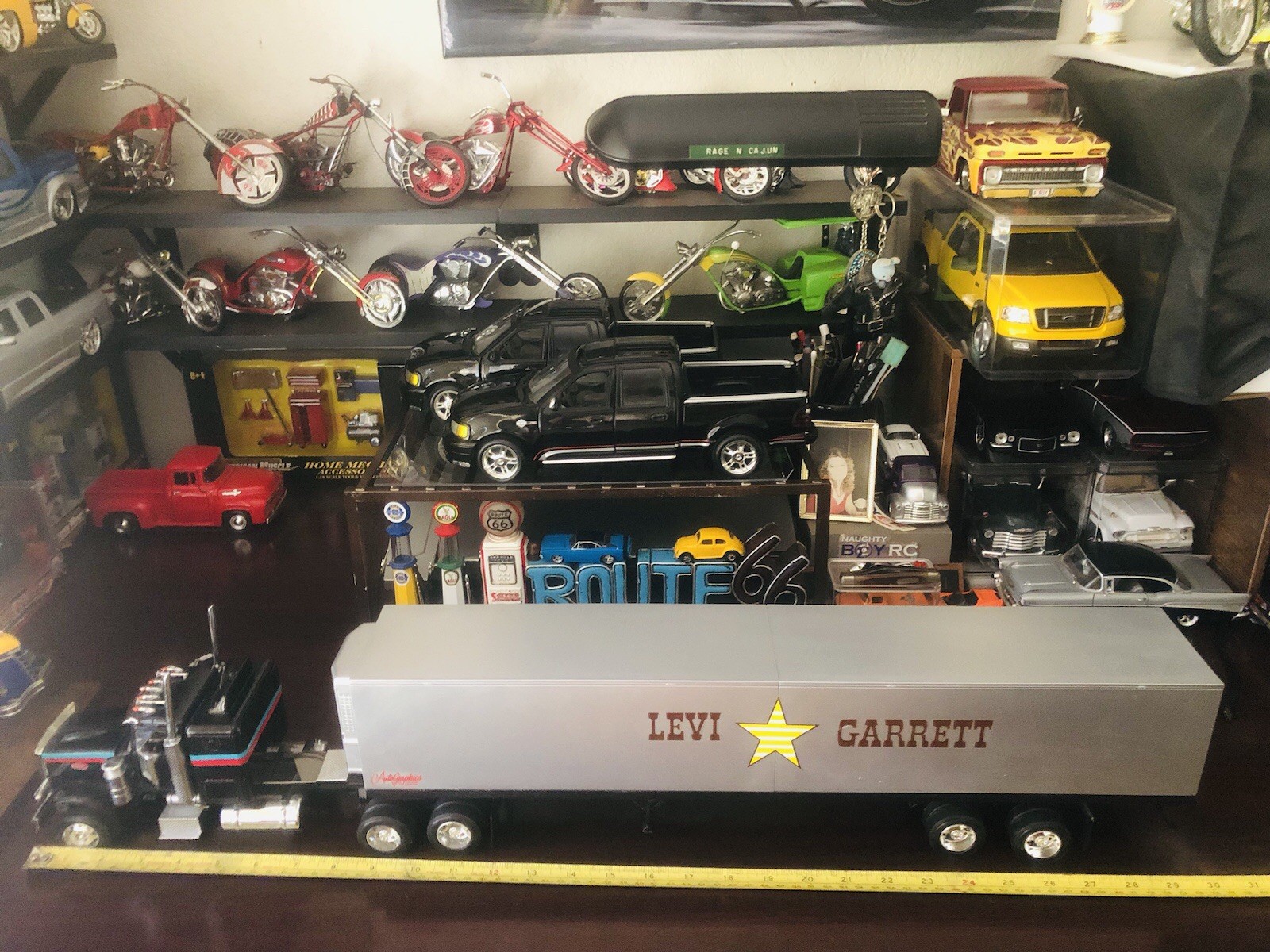 1:28 Enzaka Peterbilt Black W/Levi Garrett Refrigerated Van Trailer