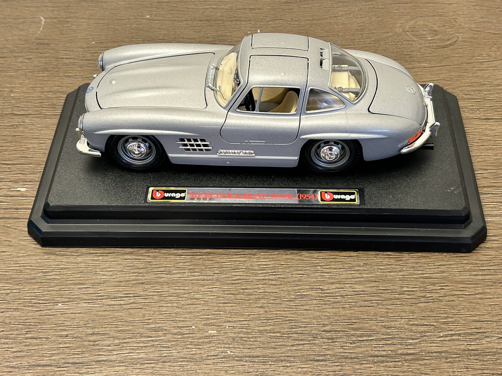 Burago Mercedes Benz 300SL 1954 1/24 Scale Gull Wing Diecast With Stand
