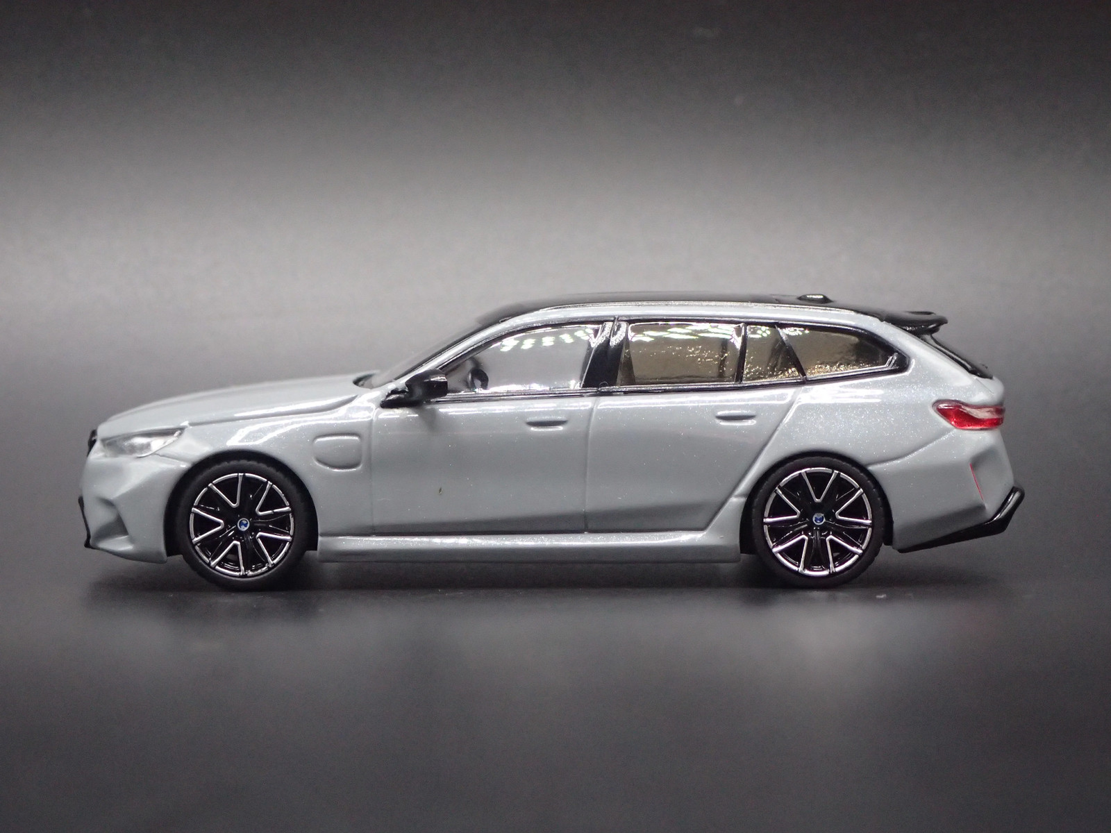 BMW M5 TOURING STATION WAGON GRAY 1/64 SCALE DIORAMA DIECAST MODEL CAR