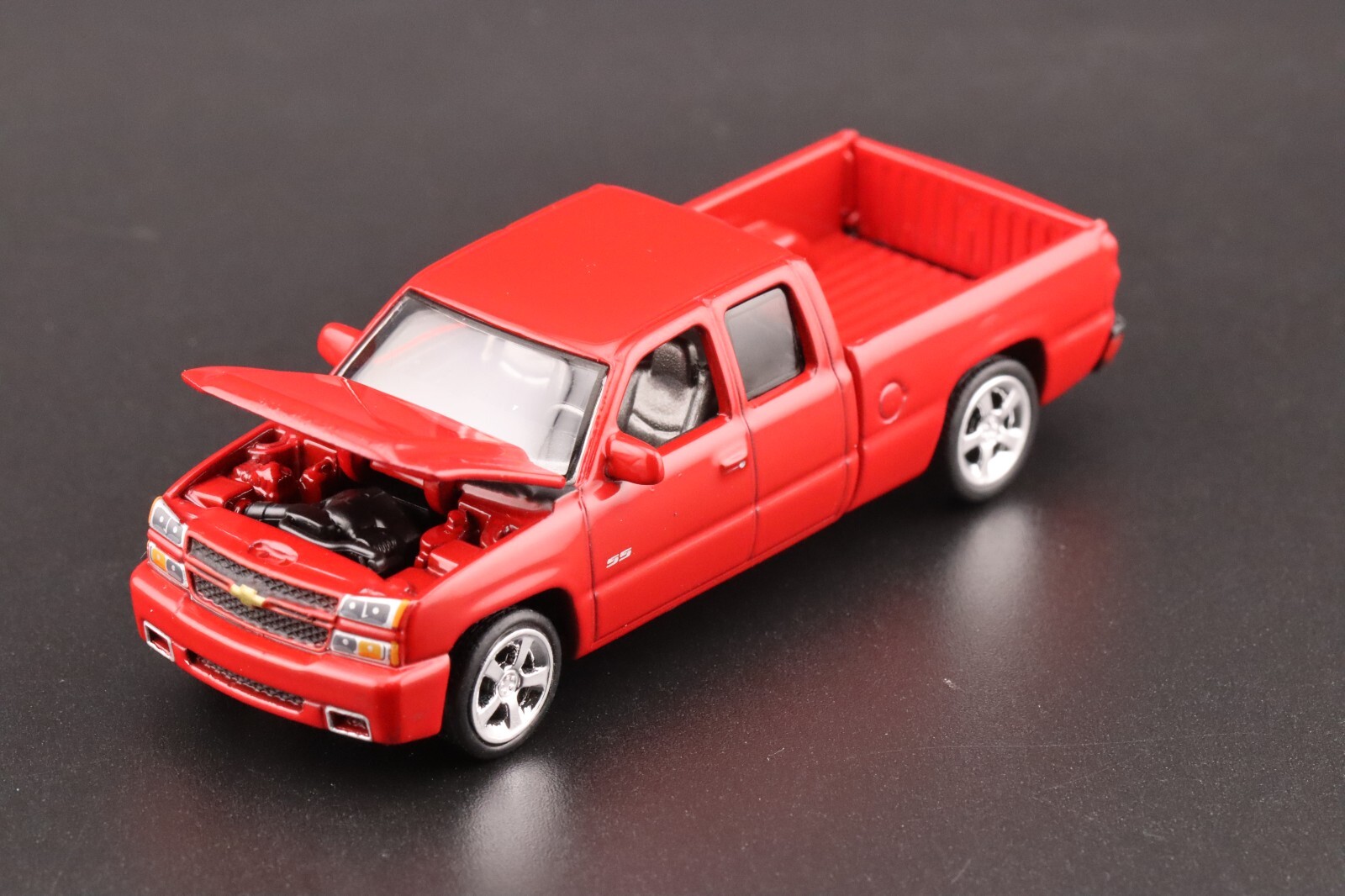 Auto World 2006 Chevy Silverado SS Extended Cab Fleetside bed Red AWSP163 B 1/64