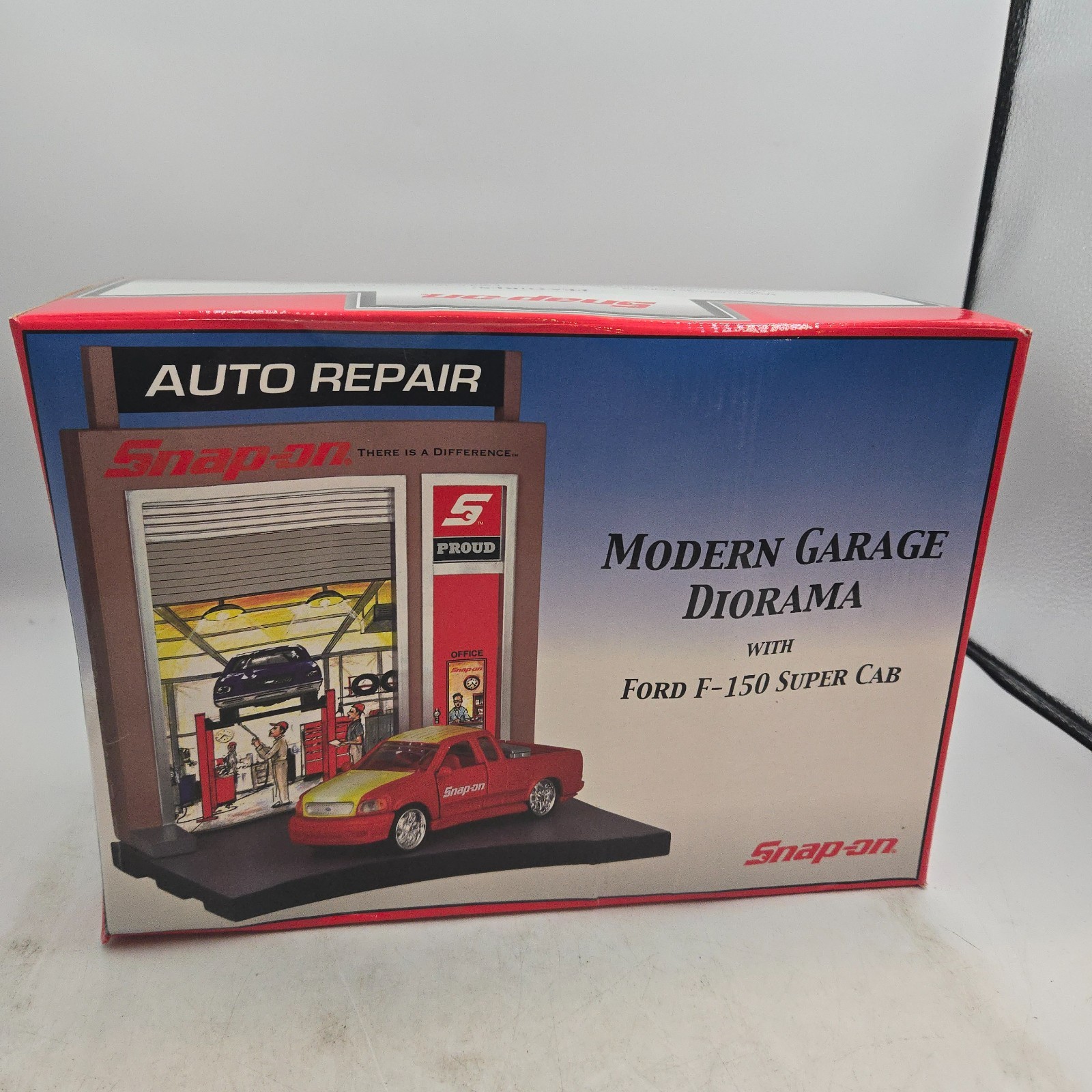 Snap-on Modern Garage Diorama Ford F-150 Super Cab